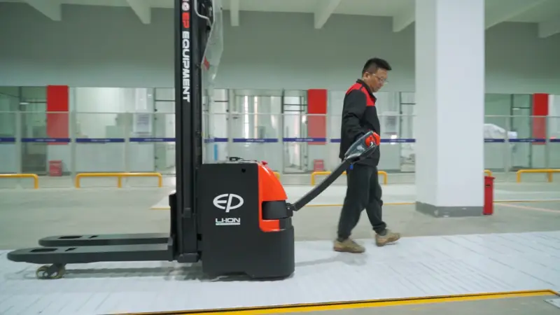 WSA161i - xe phù hợp trung tâm phân phối, kho thương mại điện tử