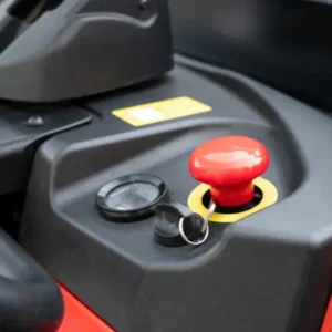 Nút dừng khẩn cấp đỏ trên xe nâng điện EP RSi201 nổi bật