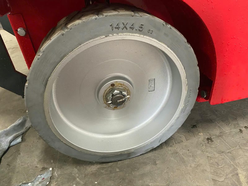 Xe Nâng Người Cắt Kéo Tự Hành Xe80c Nâng 8 - 10m 4